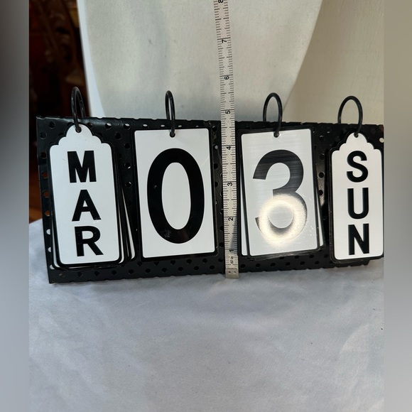 Farmhouse kitchy metal date calendar - Picture 6 of 6